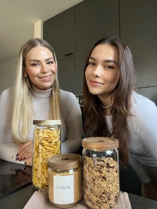 Ahojte 🤍 voláme sa Evka a Monika. Sme (ešte stále 🤓) študentky marketingového manažmentu, spolu sme založili unikátny...