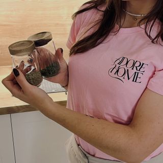 Naše koreničky sú skvelou voľbou do každej domácnosti. 🍃 Ich dizajn je minimalistický a ekologický. Drevené viečko má v...